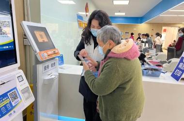 两会聚焦陪诊行业！标准化、专业化成共识，三山医伴引领规范服务新风向