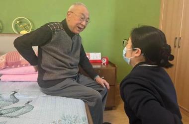 三山医伴解读，专业护工与住家保姆区别何在